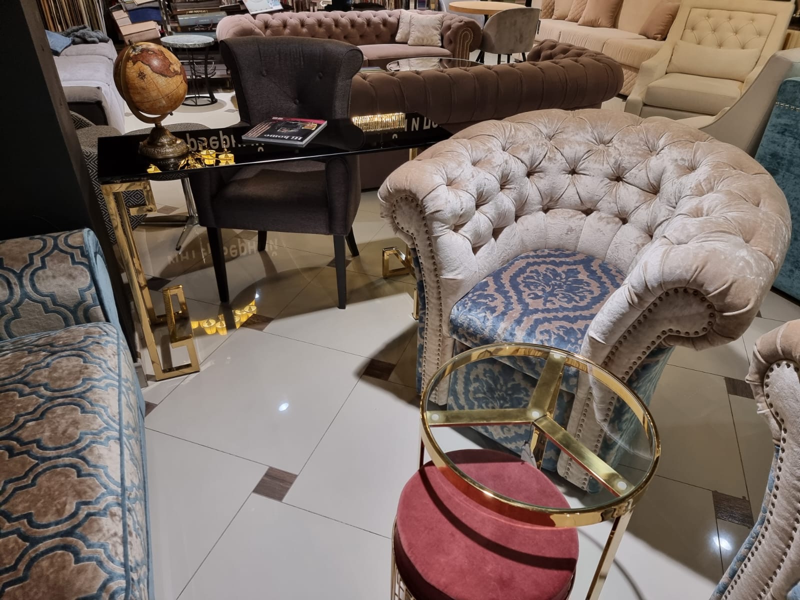 Кресло VERONA c пуфом размер 98х88х85