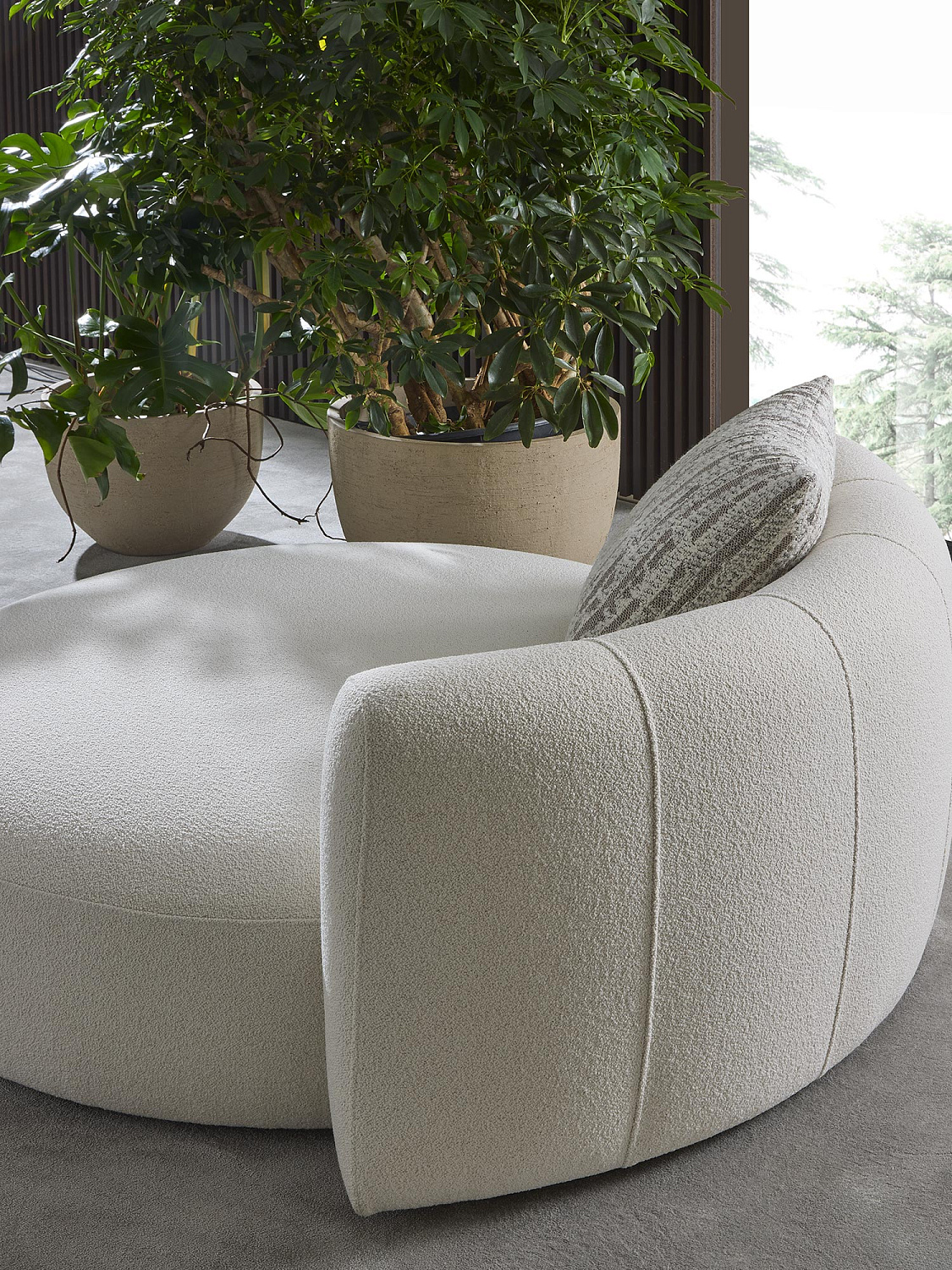 Удобные радиусные кресла